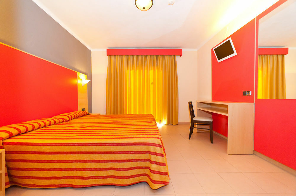 The Red Hotel By Ibiza Feeling - Adults Only Sant Antoni de Portmany Esterno foto